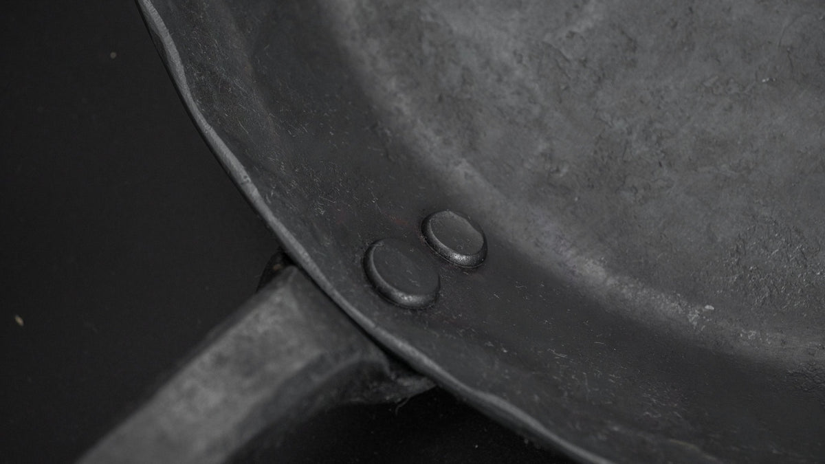 Kanatoko Hand Forged Iron Frying Pan 190mm Bottom Size (3mm/ Shallow) - HITOHIRA