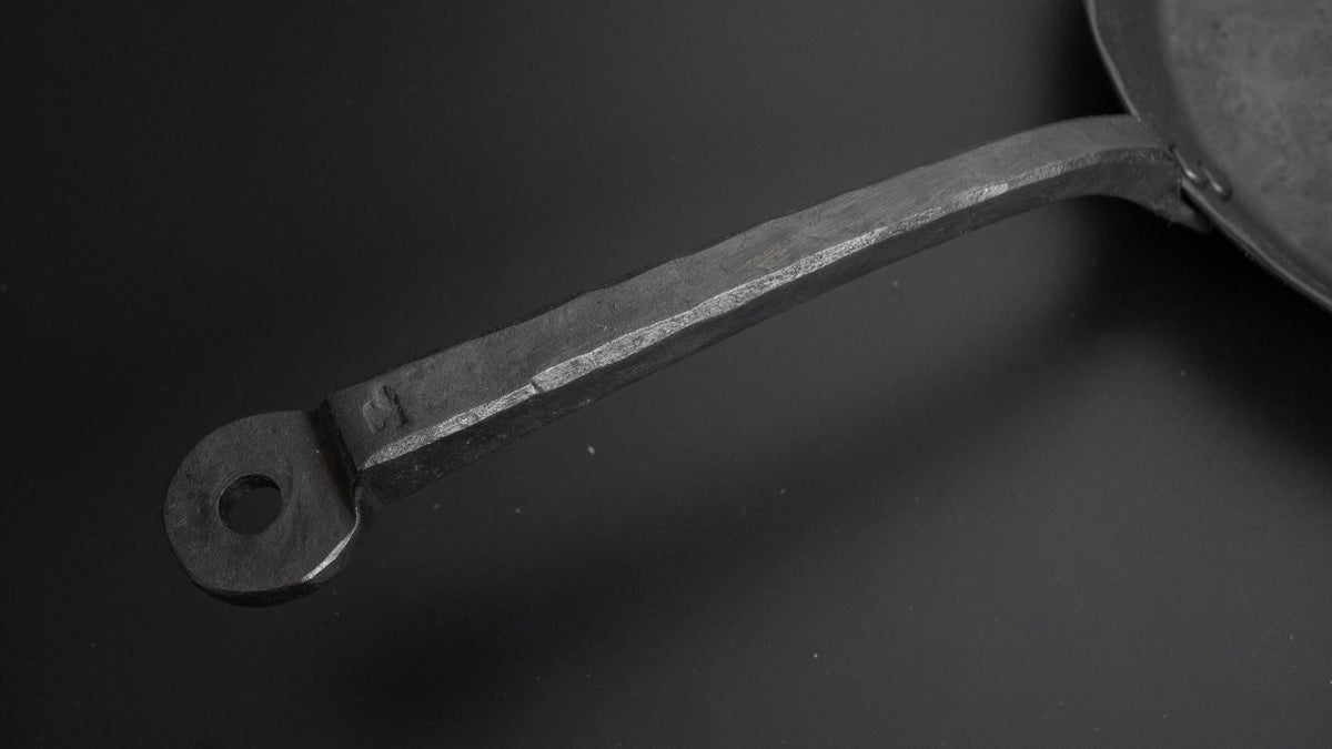 Kanatoko Hand Forged Iron Frying Pan 190mm Bottom Size (3mm/ Shallow) - HITOHIRA