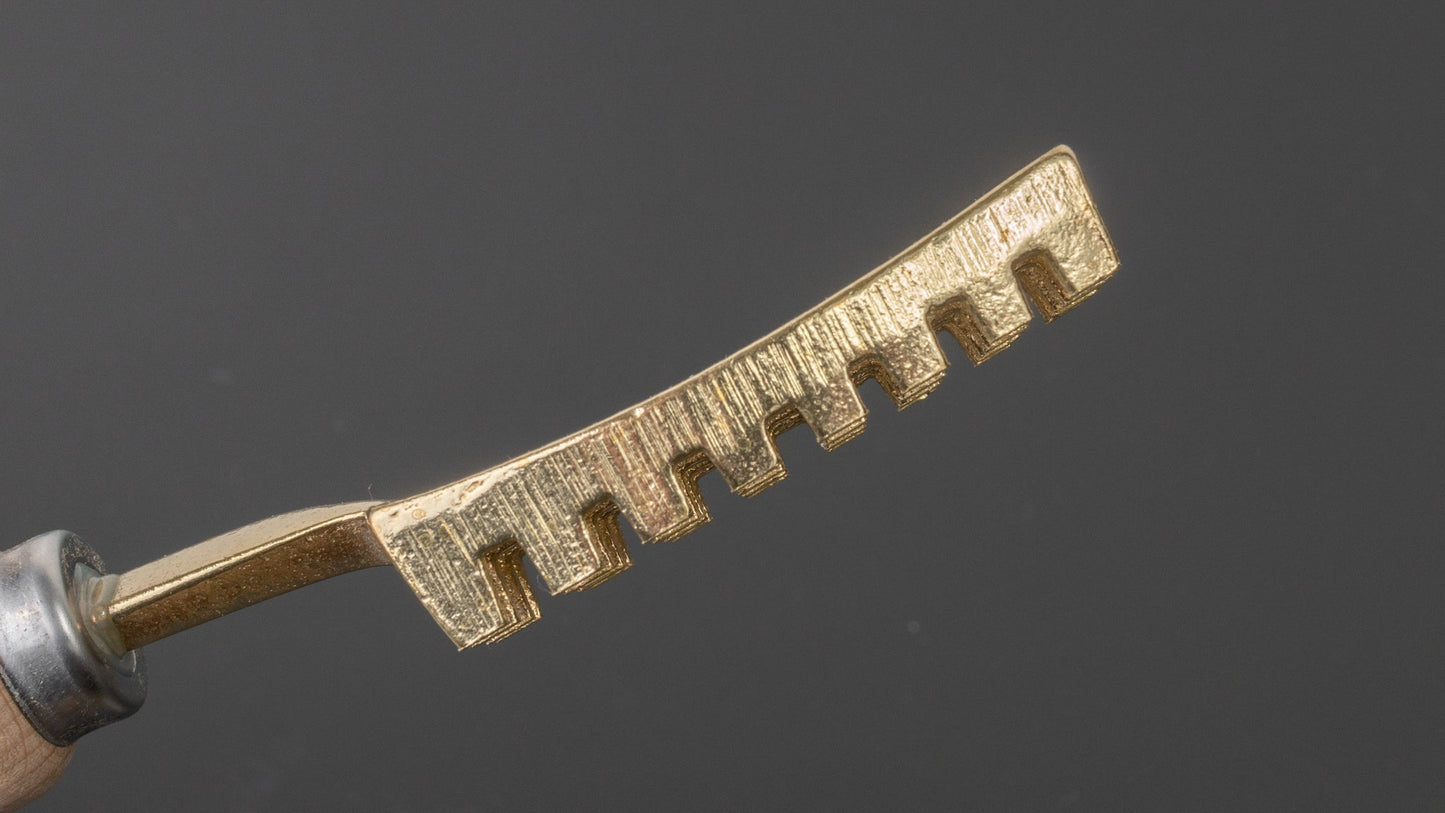 Hitohira Brass Fish Scaler Large | HITOHIRA