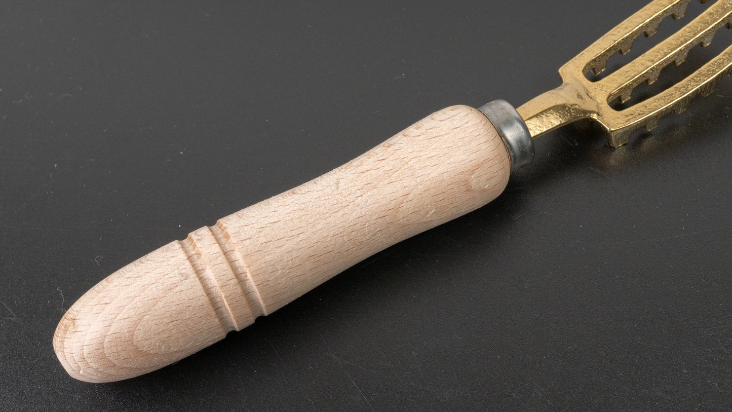 Hitohira Brass Fish Scaler Small | HITOHIRA