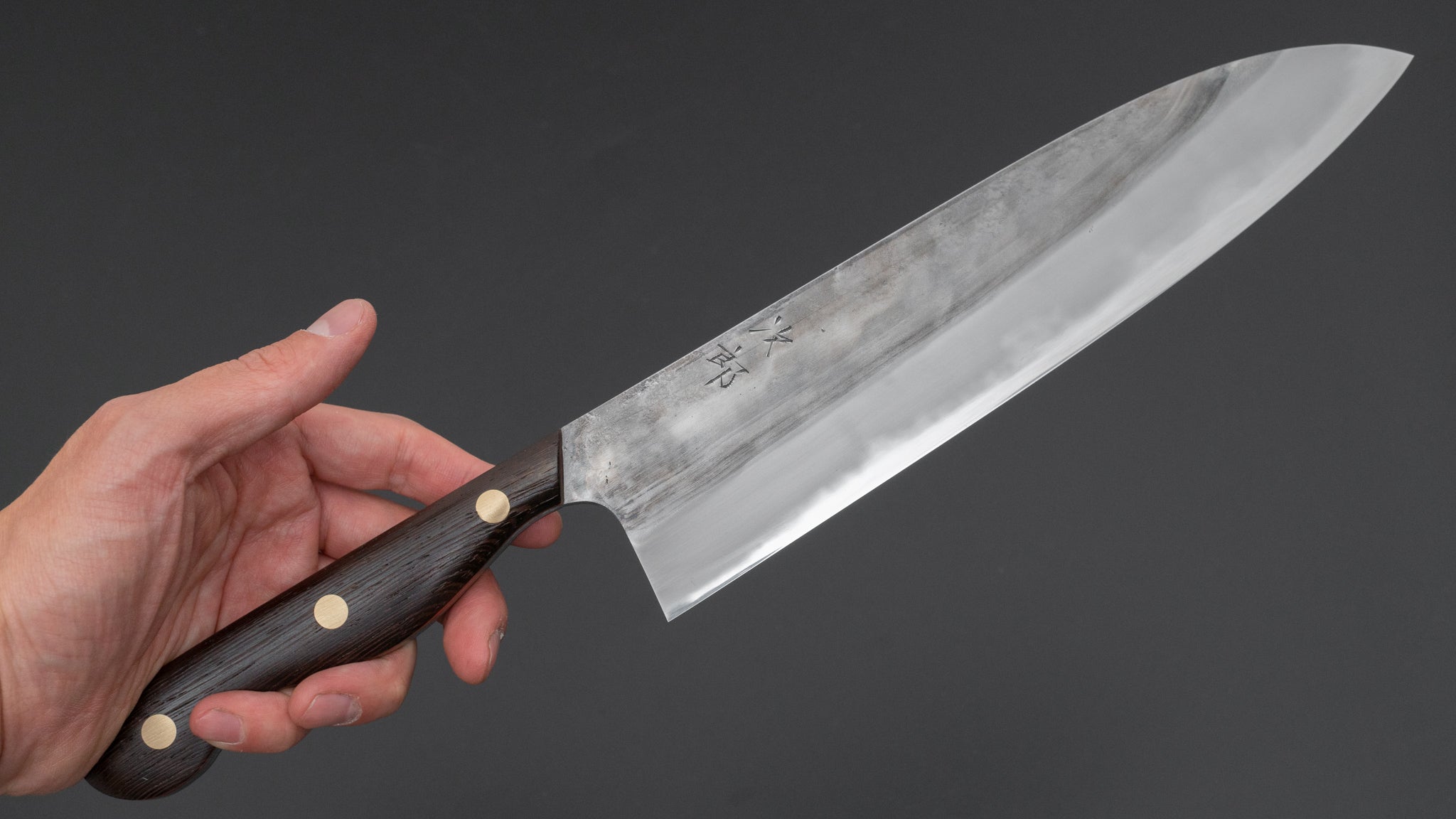 かじや次郎 鎚目 洋式 牛刀 240mm 鉄刀木柄 (割引/ #596) – HITOHIRA