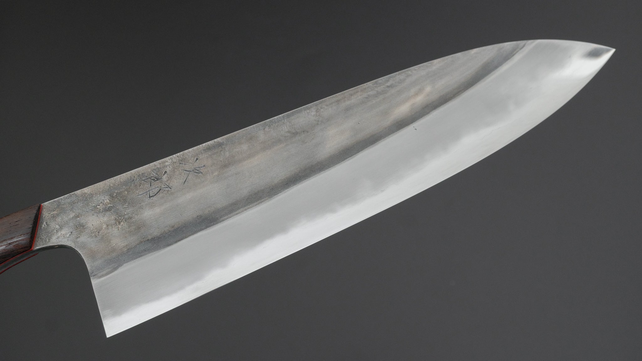 かじや次郎 鎚目 洋式 牛刀 240mm 鉄刀木柄 かじや次郎 鎚目 洋式 牛刀 240mm 鉄刀木柄 (#028) – HITOHIRA