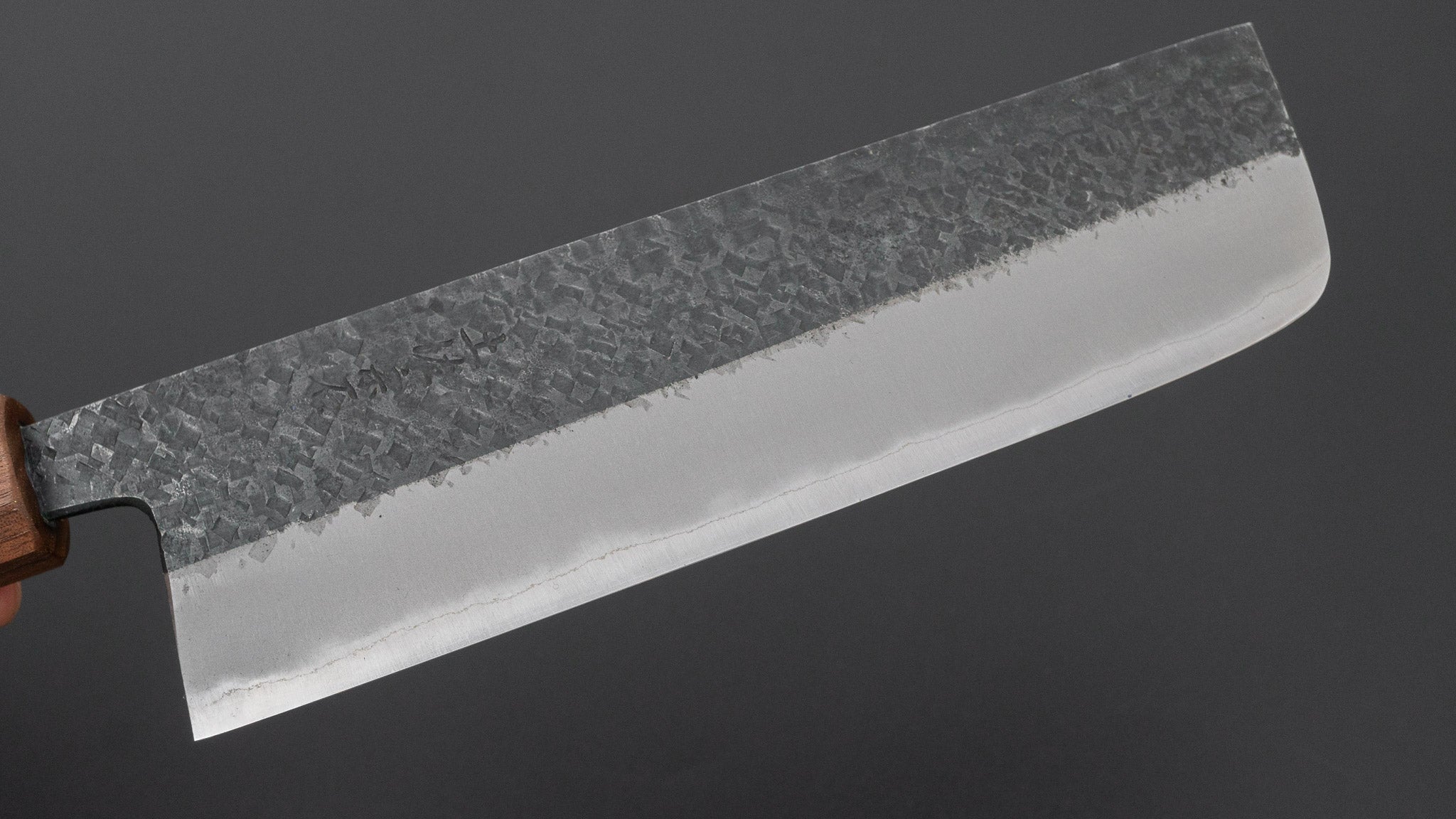 宗石工房 青2 槌目 黒打 菜切 165mm ウォールナット柄 – HITOHIRA