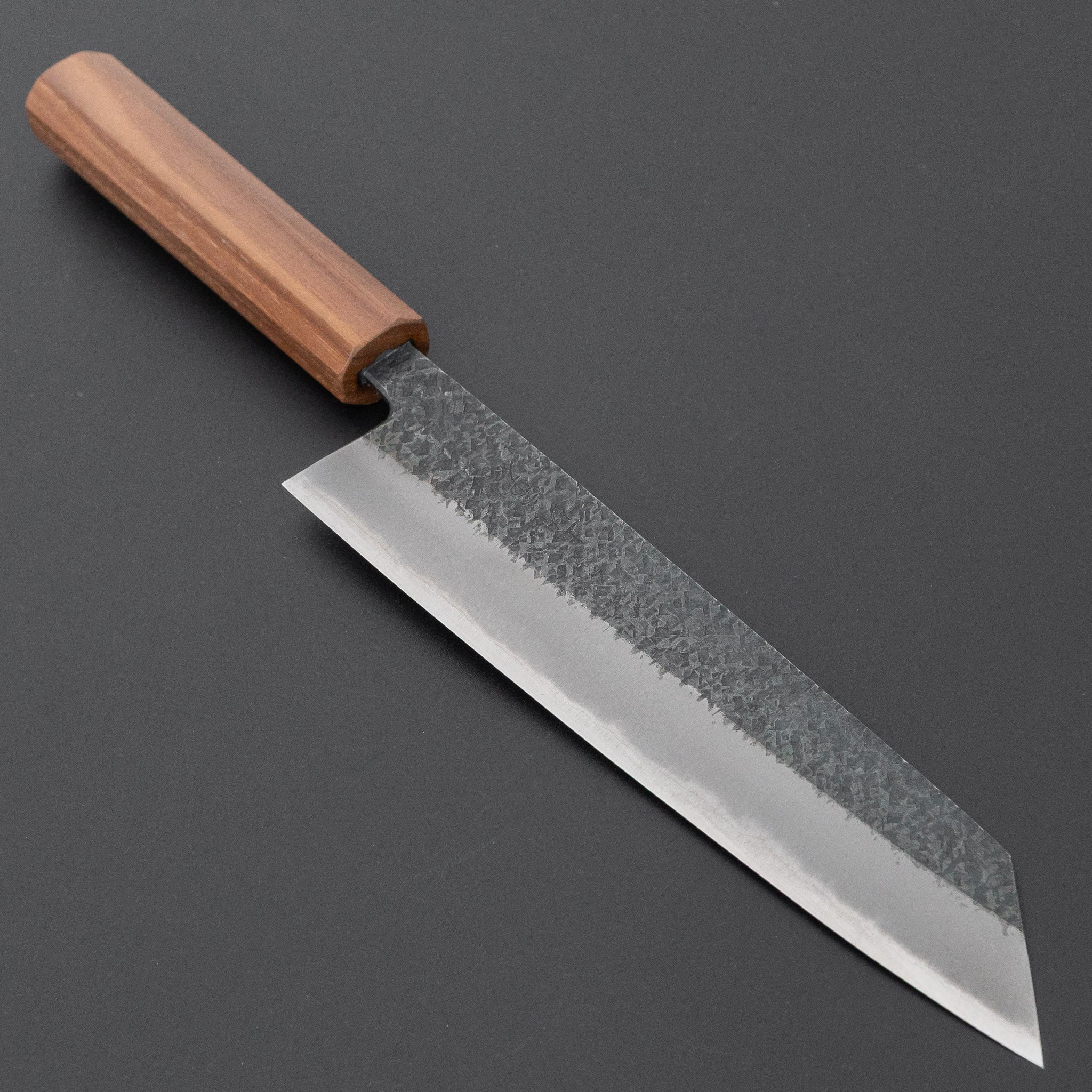 宗石工房 青2 槌目 黒打 切付牛刀 210mm ウォールナット柄 – HITOHIRA