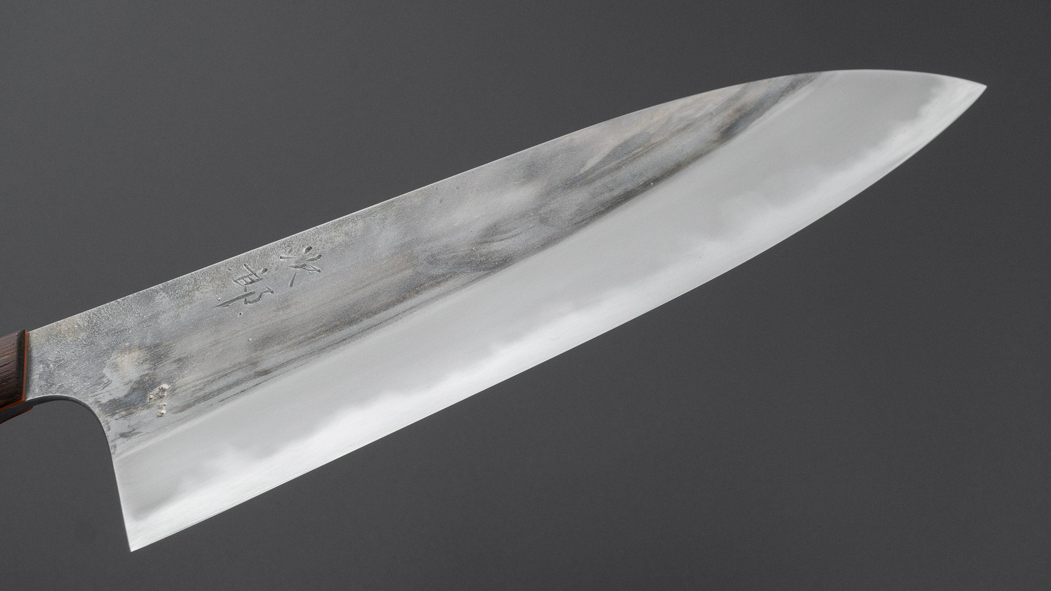 かじや次郎 鎚目 洋式 牛刀 240mm 鉄刀木柄 かじや次郎 鎚目 洋式 牛刀 240mm 鉄刀木柄 (#840) – HITOHIRA