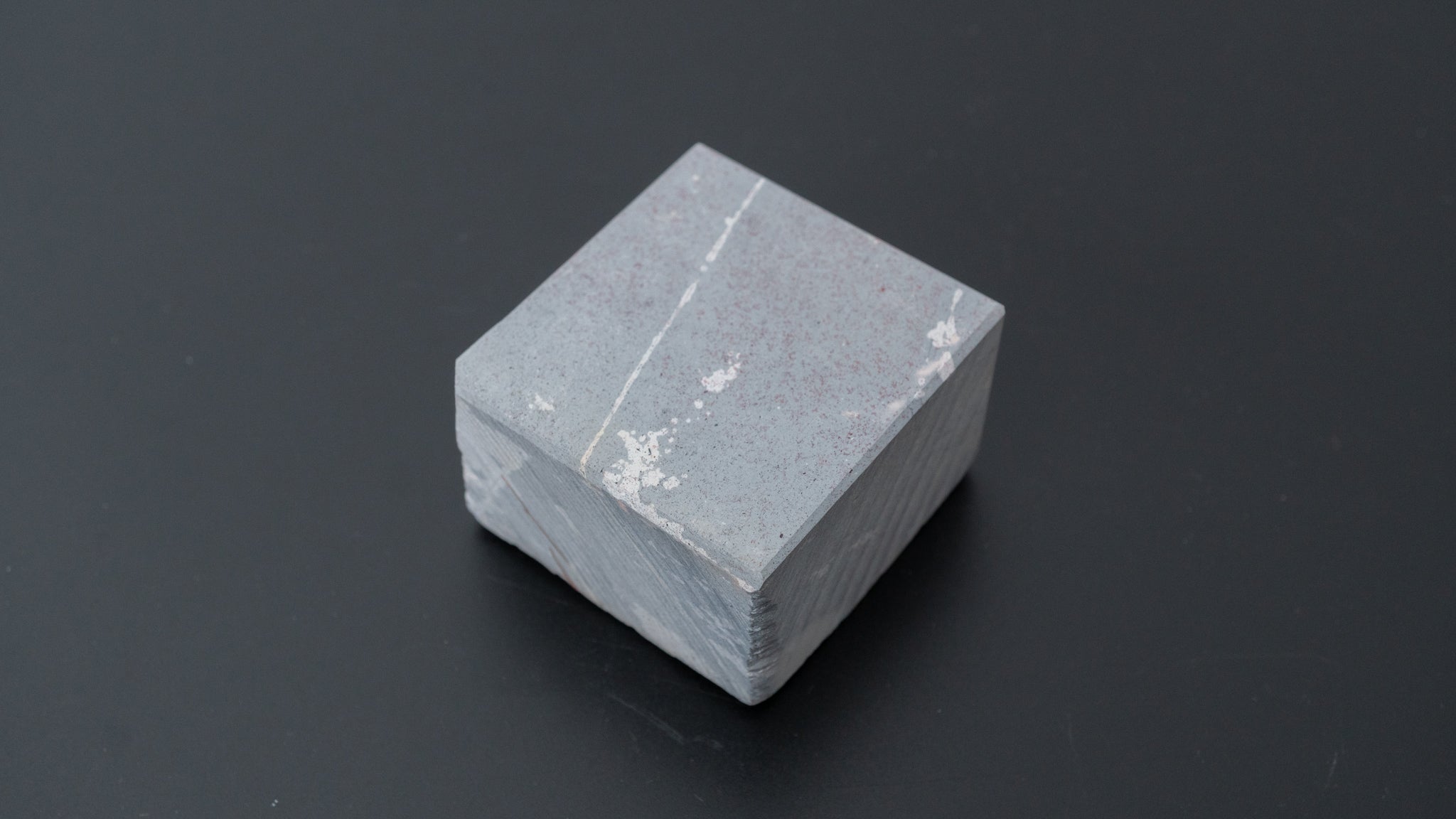 【送料無料】紫雲石　紫と緑と白のストライプ石材板　約40cm×27cm 四万十川 ひとひら 内曇 名倉砥石 150-200g – HITOHIRA