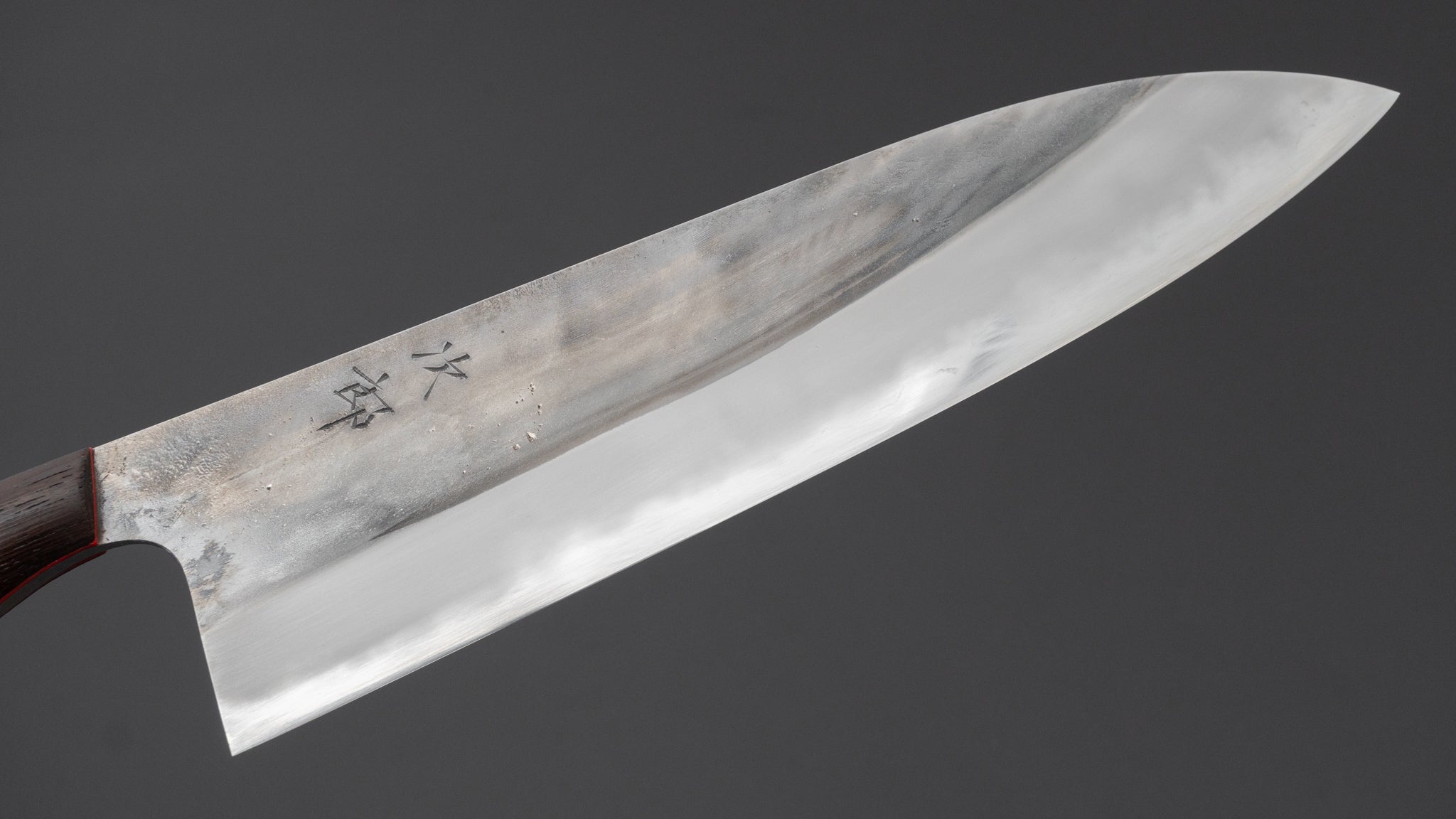 かじや次郎 鎚目 洋式 牛刀 240mm 鉄刀木柄 かじや次郎 鎚目 洋式 牛刀 240mm 鉄刀木柄 (#747) – HITOHIRA