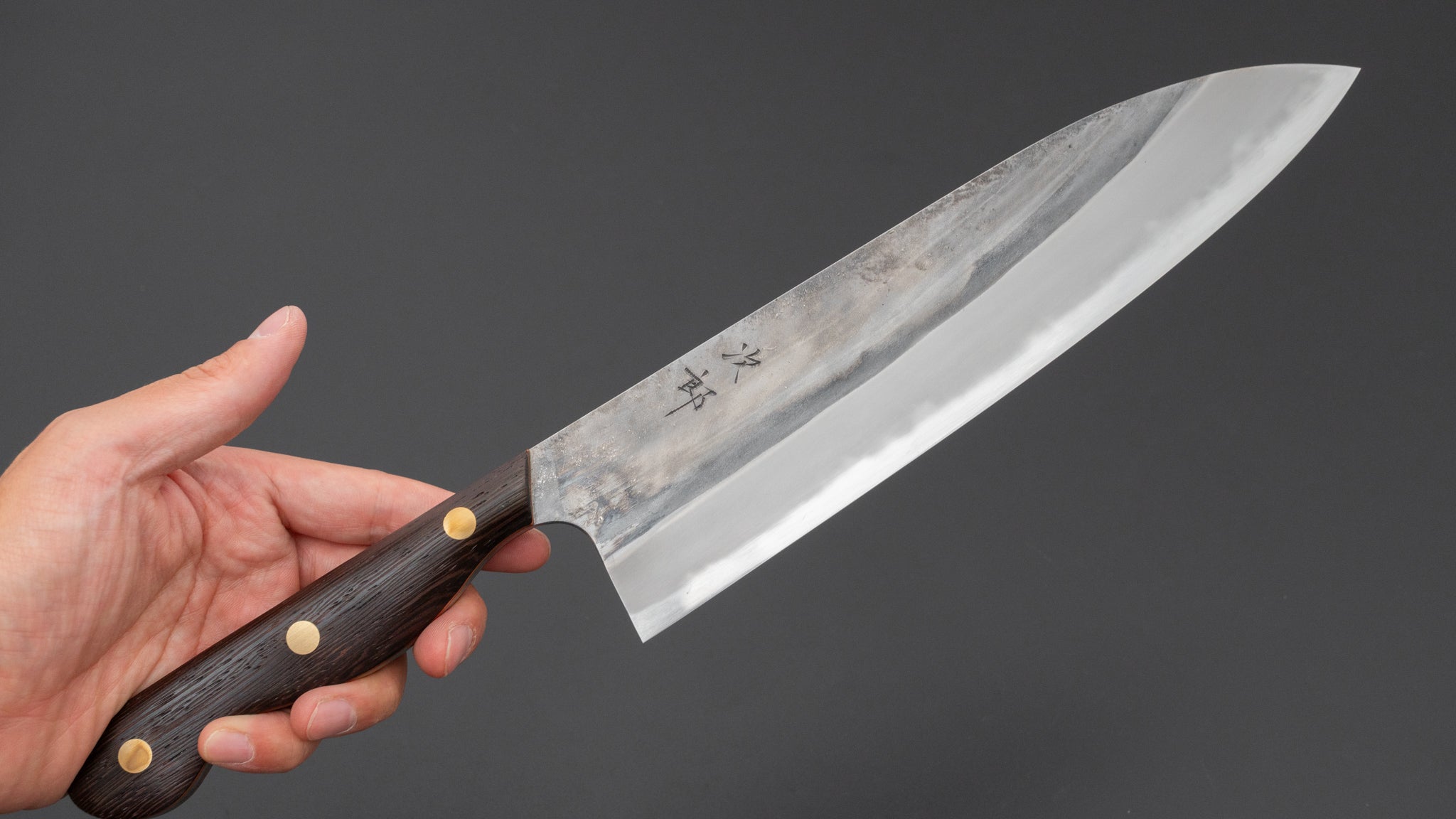 かじや次郎 鎚目 洋式 牛刀 240mm 鉄刀木柄 かじや次郎 鎚目 洋式 牛刀 240mm 鉄刀木柄 (#748) – HITOHIRA