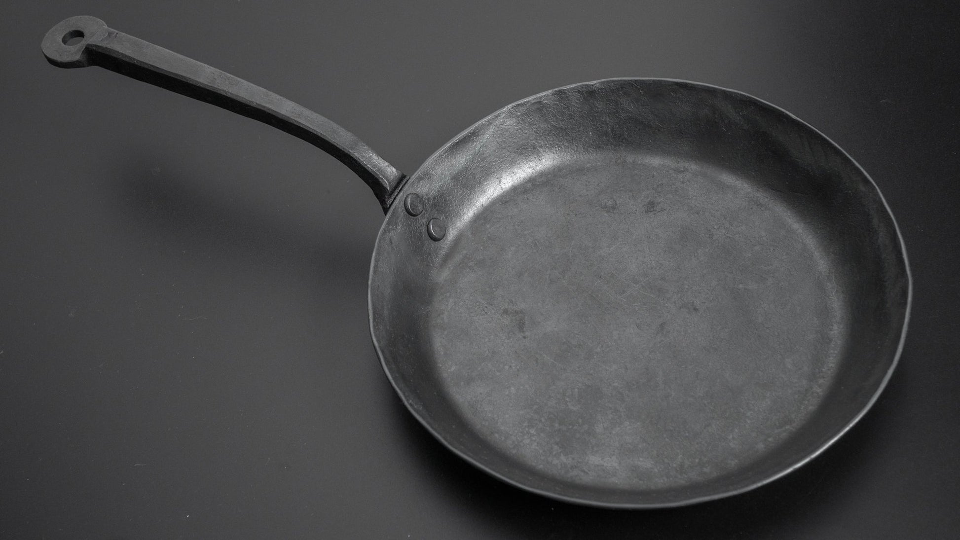 Kanatoko Hand Forged Iron Frying Pan 180mm Bottom Size (2.3mm) - HITOHIRA