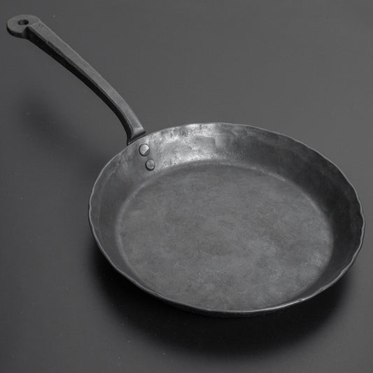 Kanatoko Hand Forged Iron Frying Pan 190mm Bottom Size (3mm/ Shallow) - HITOHIRA