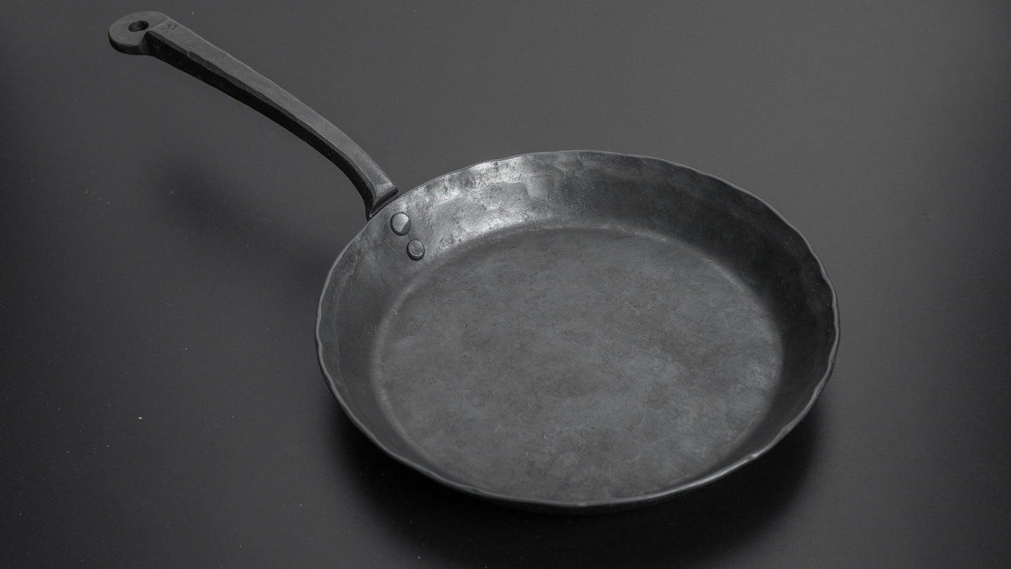 Kanatoko Hand Forged Iron Frying Pan 190mm Bottom Size (3mm/ Shallow) - HITOHIRA
